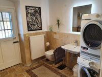 Ferienhaus am Donauspitz - Extraraum mit Waschmaschine, Trockner und separatem WC